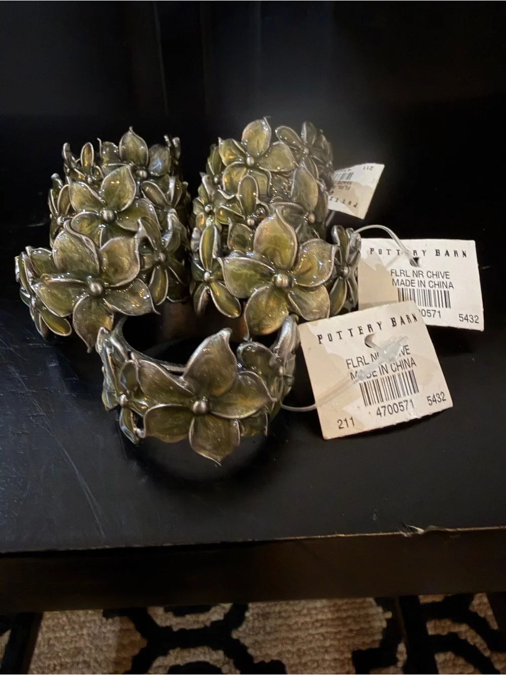 New Pottery Barn Enamel Flower Napkin Rings Floral Silvertone Green (7 Total)